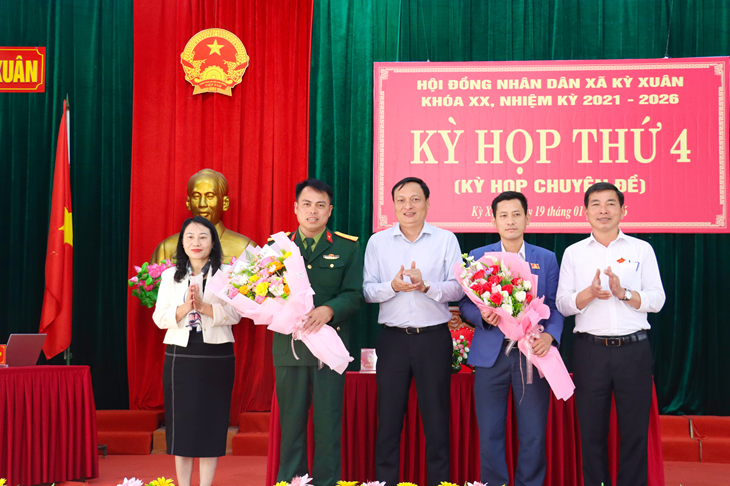 HĐND xã Kỳ Xuân khóa XX, nhiệm kỳ 2021-2026 tổ chức kỳ họp thứ 4