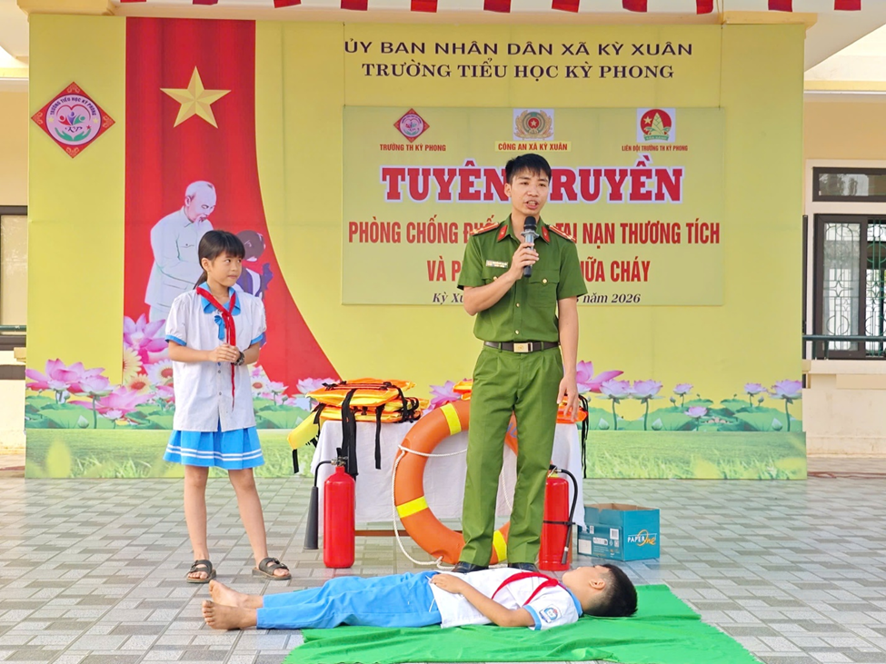 Tuyên truyền phòng chống đuối nước, tai nạn thương tích và phòng cháy, chữa cháy tại Trường Tiểu học Kỳ Phong