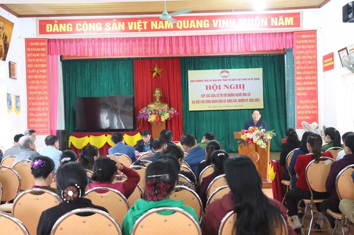 8 ứng cử viên HĐND xã Kỳ Xuân  tiếp xúc cử tri tại thôn Lạc Tiến 