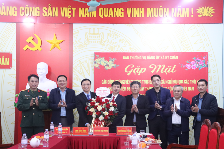 Gặp mặt Nguyên lãnh đạo qua các thời kỳ nhân kỷ niệm ngày thành lập Đảng cộng sản Việt Nam 