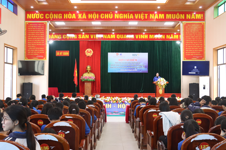 Đoàn xã Kỳ Xuân phối hợp ngân hàng BIDV đẩy mạnh các hoạt động chuyển đổi số