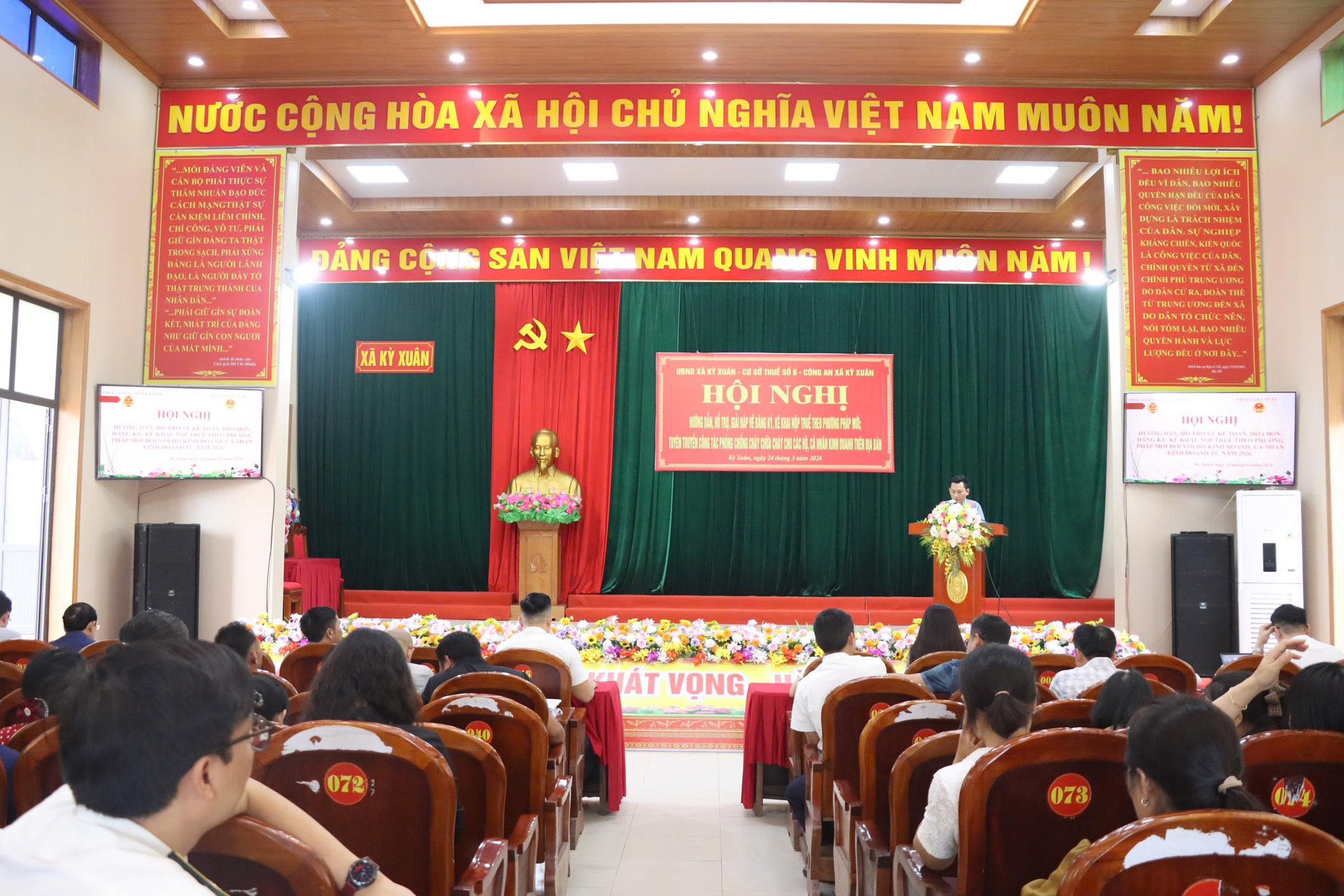 Xã Kỳ Xuân tổ chức hội nghị hướng dẫn hộ kinh doanh thực hiện chính sách thuế mới và công tác PCCC