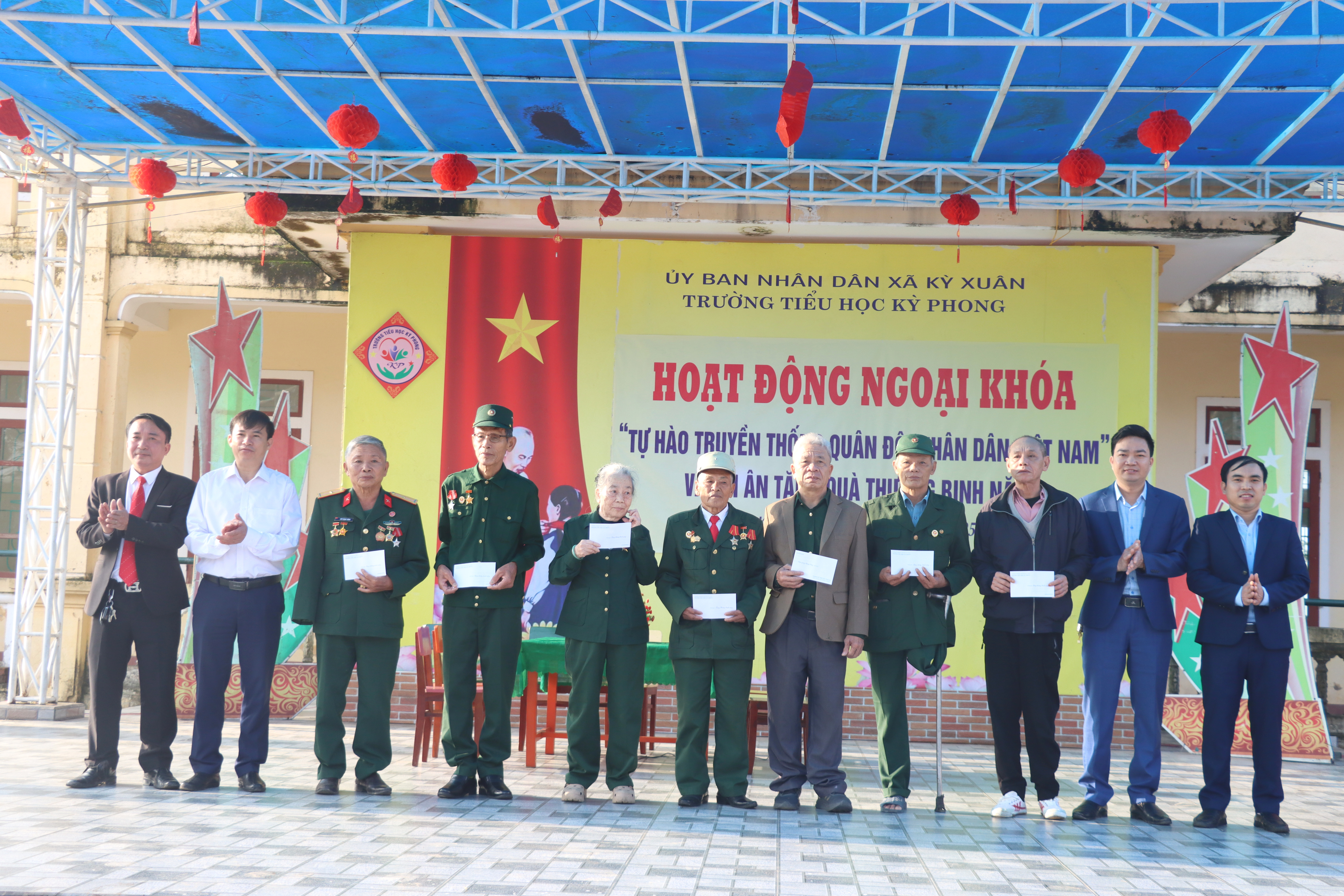 Sôi nổi ngoại khóa Giáo dục truyền thống kỷ niệm ngày thành lập QĐND Việt Nam