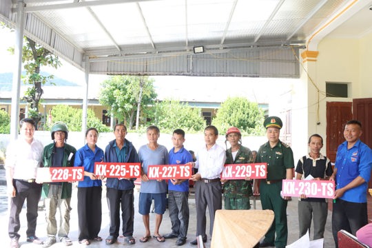 Kỳ Xuân tập huấn sử dụng phần mềm eCDT và cấp phát 345 biển số tàu cá