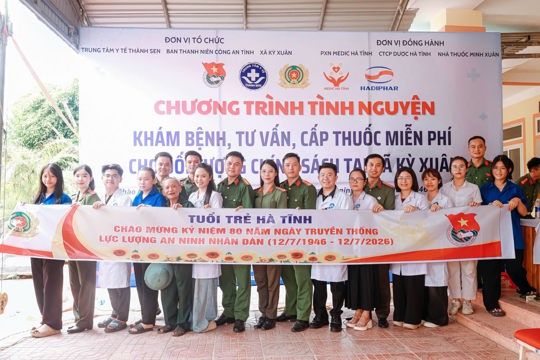Khám bệnh, tư vấn sức khỏe và cấp phát thuốc miễn phí cho hơn 200 đối tượng chính sách tại xã Kỳ Xuân