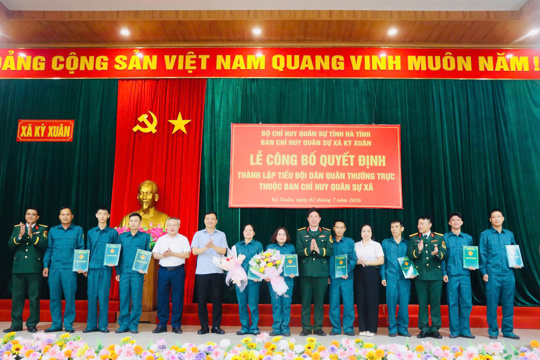 Kỳ Xuân công bố quyết định thành lập Tiểu đội dân quân Thường trực thuộc Ban CHQS xã