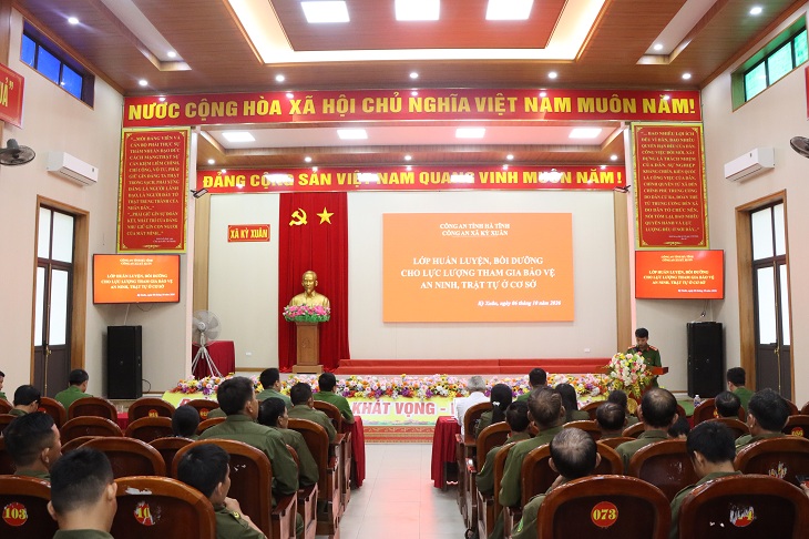Kỳ Xuân khai giảng lớp huấn luyện lực lượng tham gia bảo vệ ANTT ở cơ sở