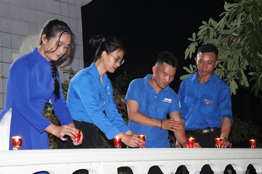 Xã Kỳ Xuân tổ chức Lễ báo công và thắp nến tri ân các Anh hùng liệt sĩ nhân kỷ niệm 79 năm ngày thương binh - liệt sỹ