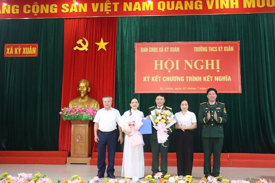 Ban CHQS xã Kỳ Xuân phối hợp trường THCS xã Kỳ Xuân tổ chức hội nghị ký kết chương trình kết nghĩa