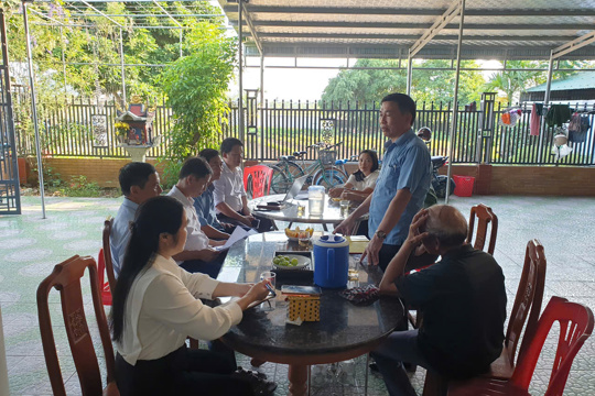 Thường trực HĐND xã Kỳ Xuân khảo sát hoạt động chăn nuôi, bảo vệ môi trường tại HTX Hoàng Châu 