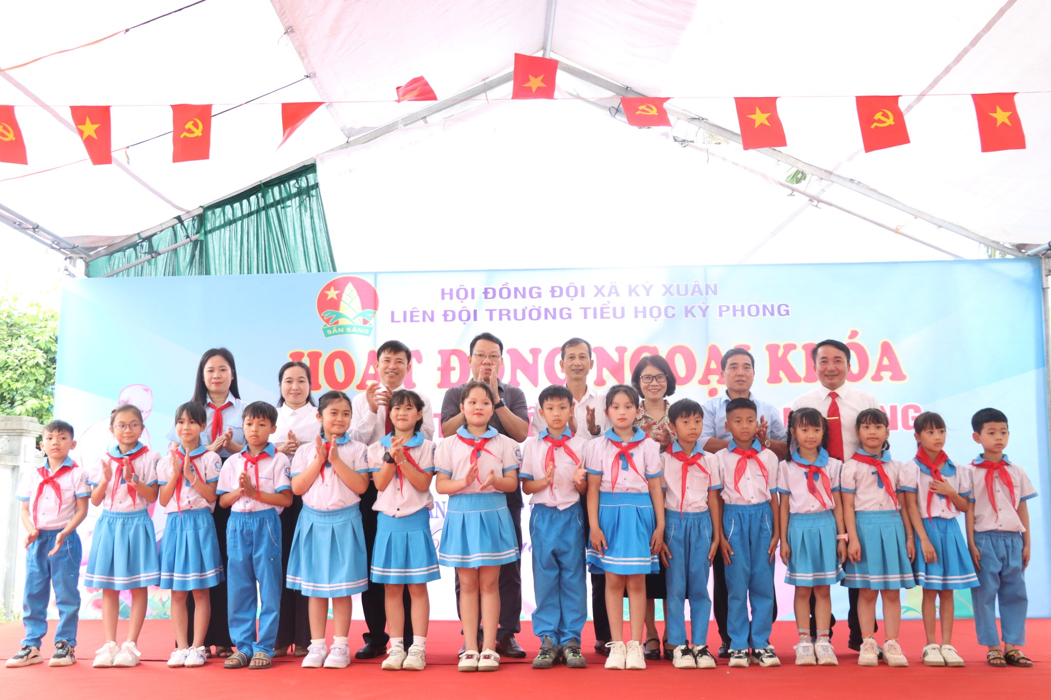 Trường Tiểu học Kỳ Phong sôi nổi ngoại khóa giáo dục truyền thống cách mạng 