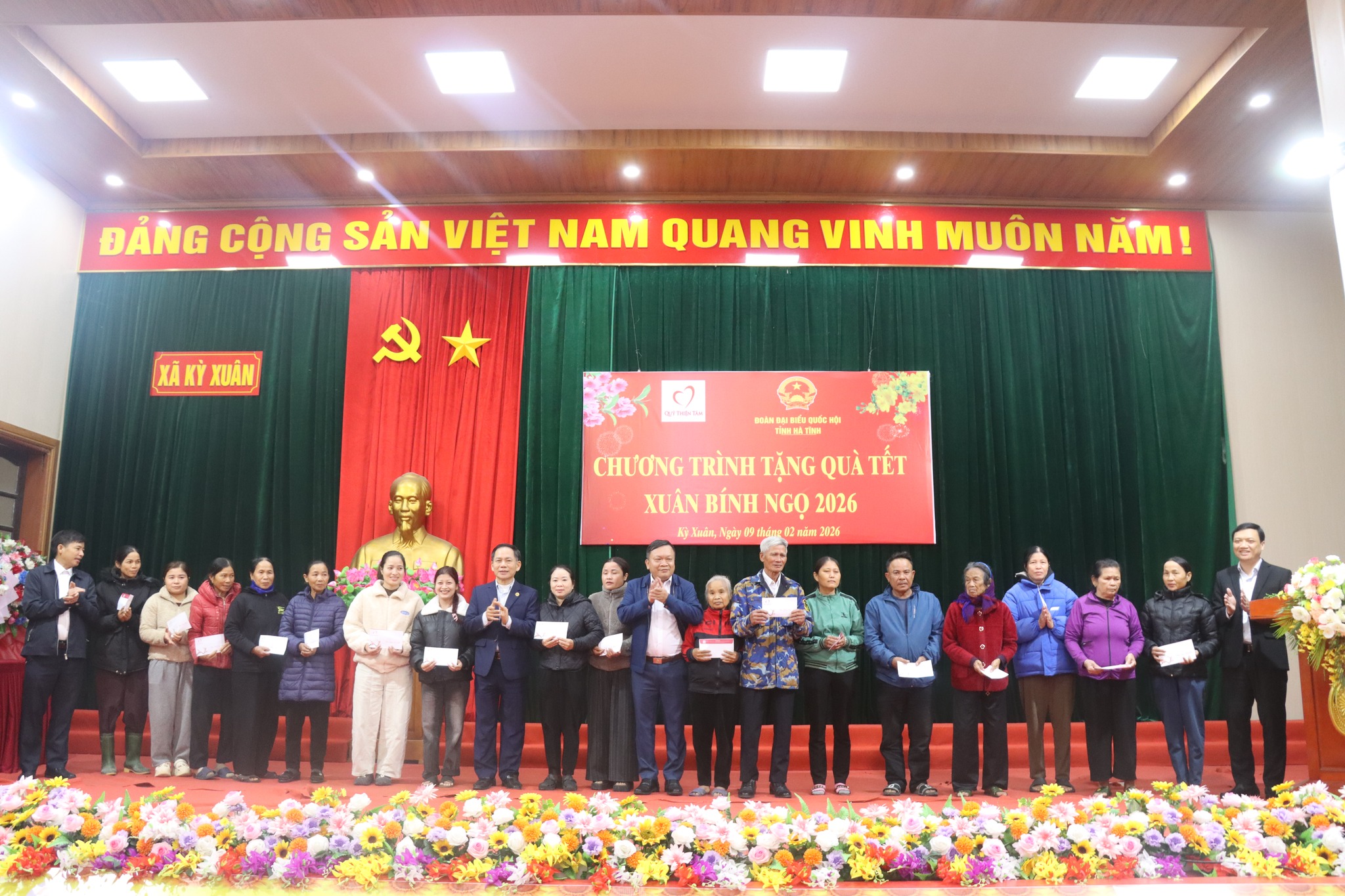 Đoàn ĐBQH tỉnh và Quỹ Thiện tâm thăm hỏi, tặng quà tết cho gia đình khó khăn trên địa bàn